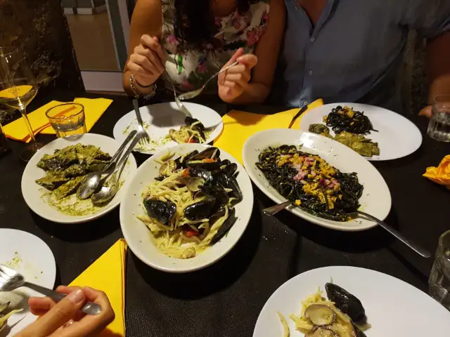 Pasta mit Muscheln in Genua